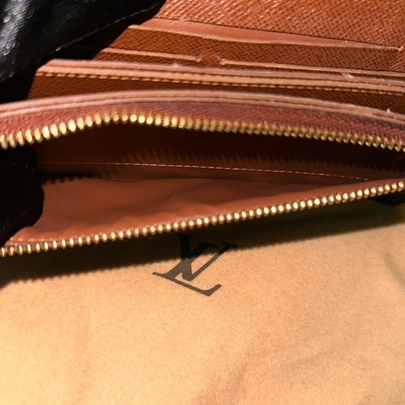 ❌❌SOLD❌❌. Louis Vuitton Monogram Porte Feuille Wallet on Chain (WOC). Authentic - Picture 8 of 9